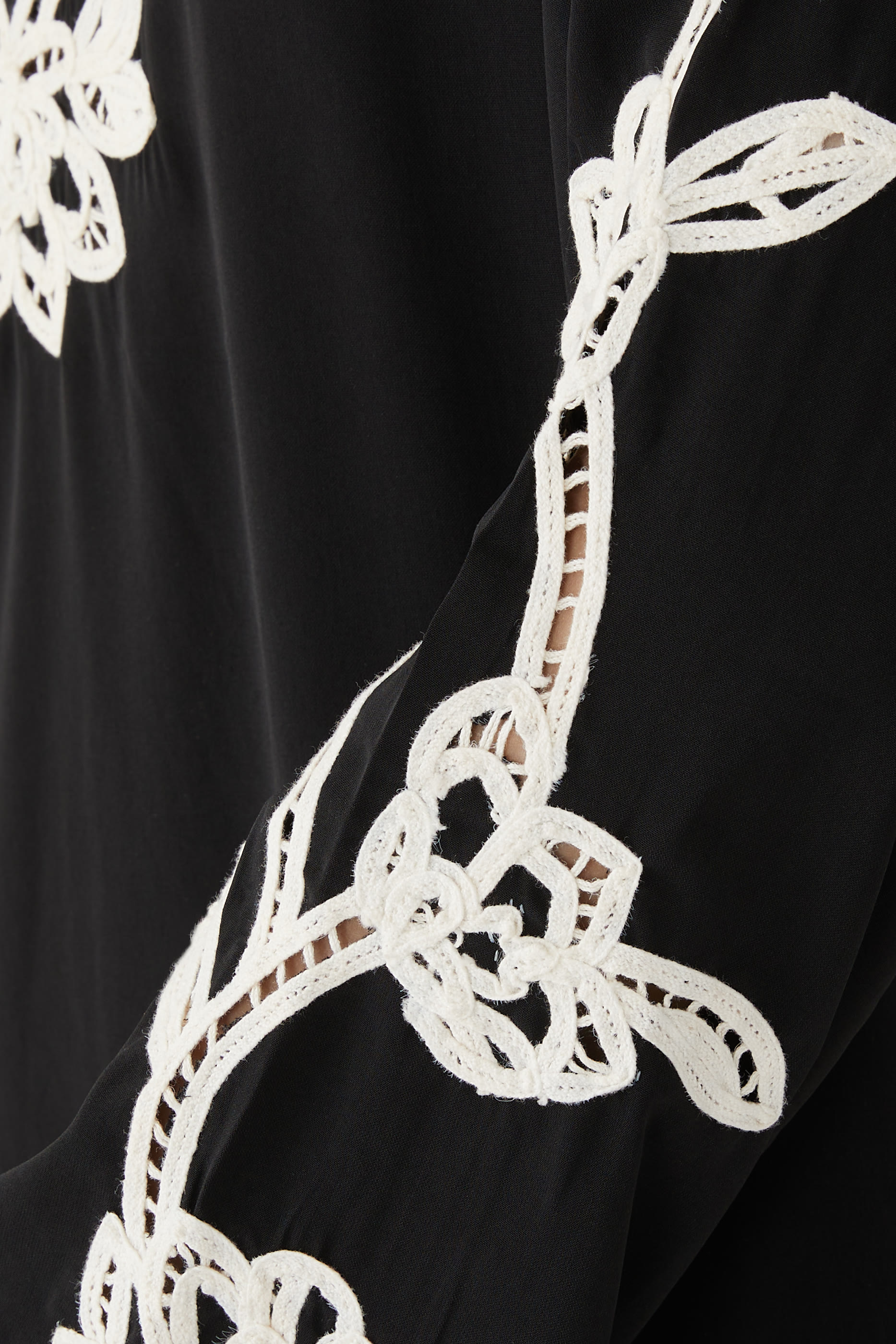 Daha Floral-Embroidered Kaftan