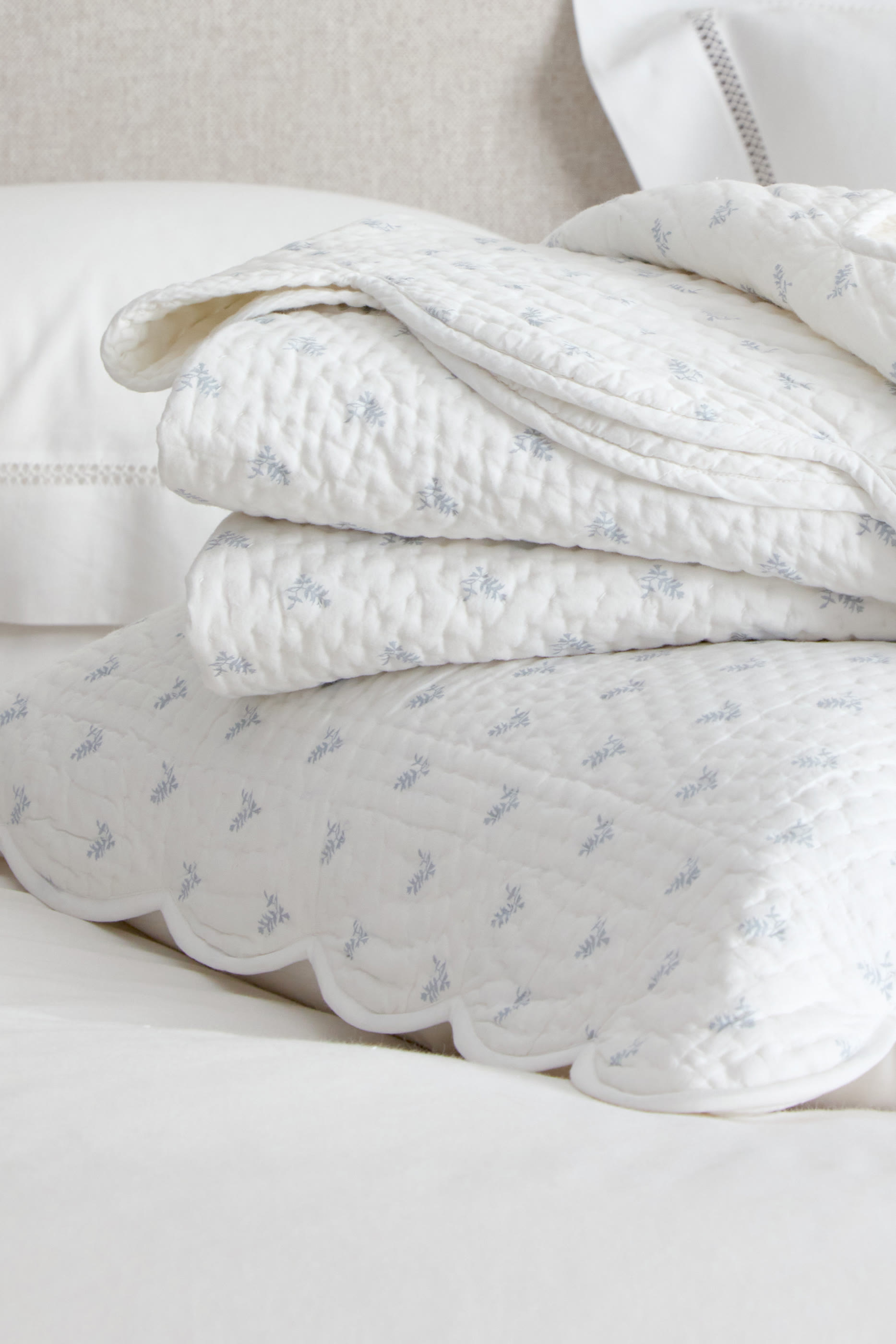 Milfield Scallop Edge Quilt 