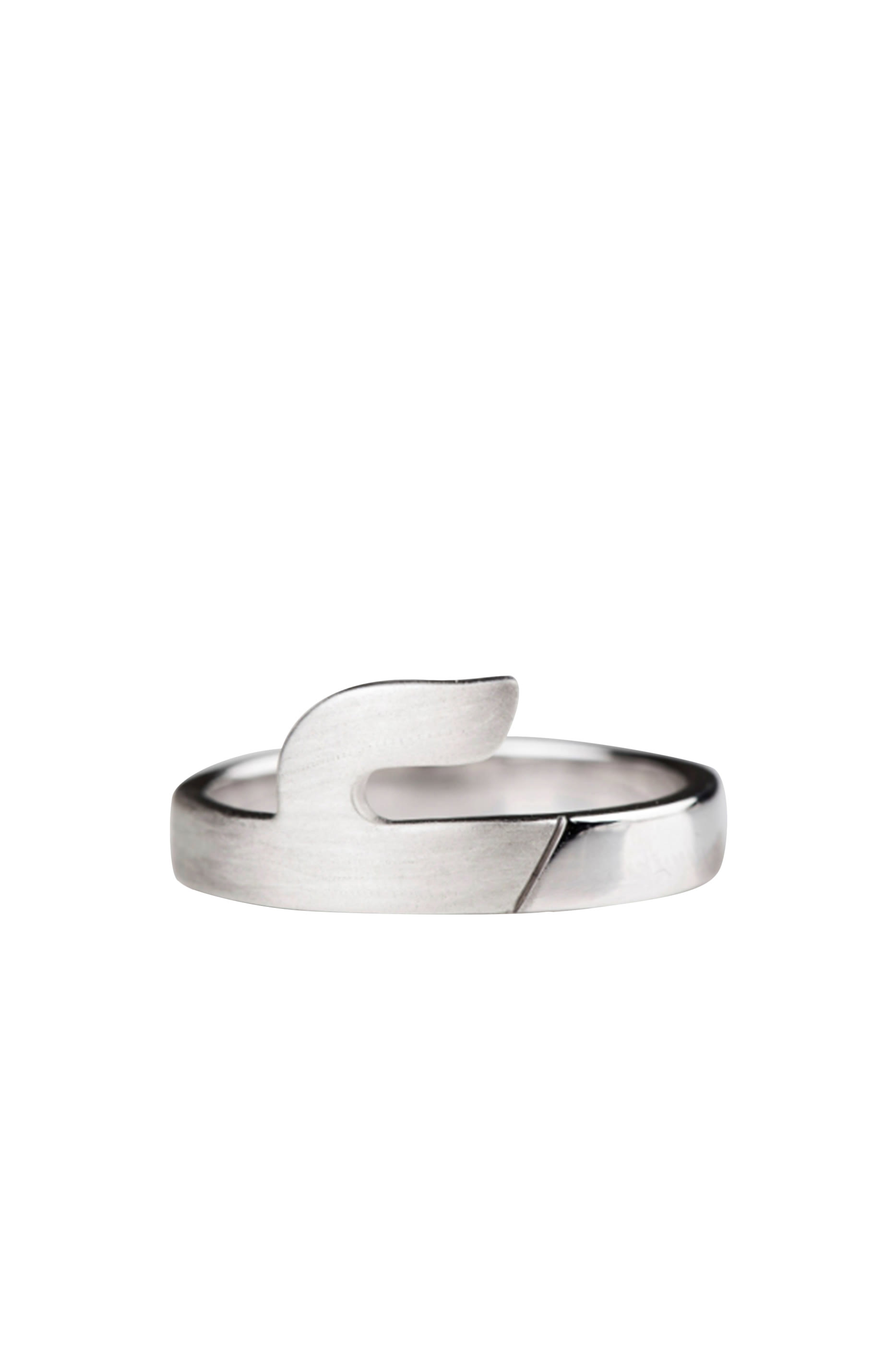 Shiny Letter Ein Ring, Sterling Silver