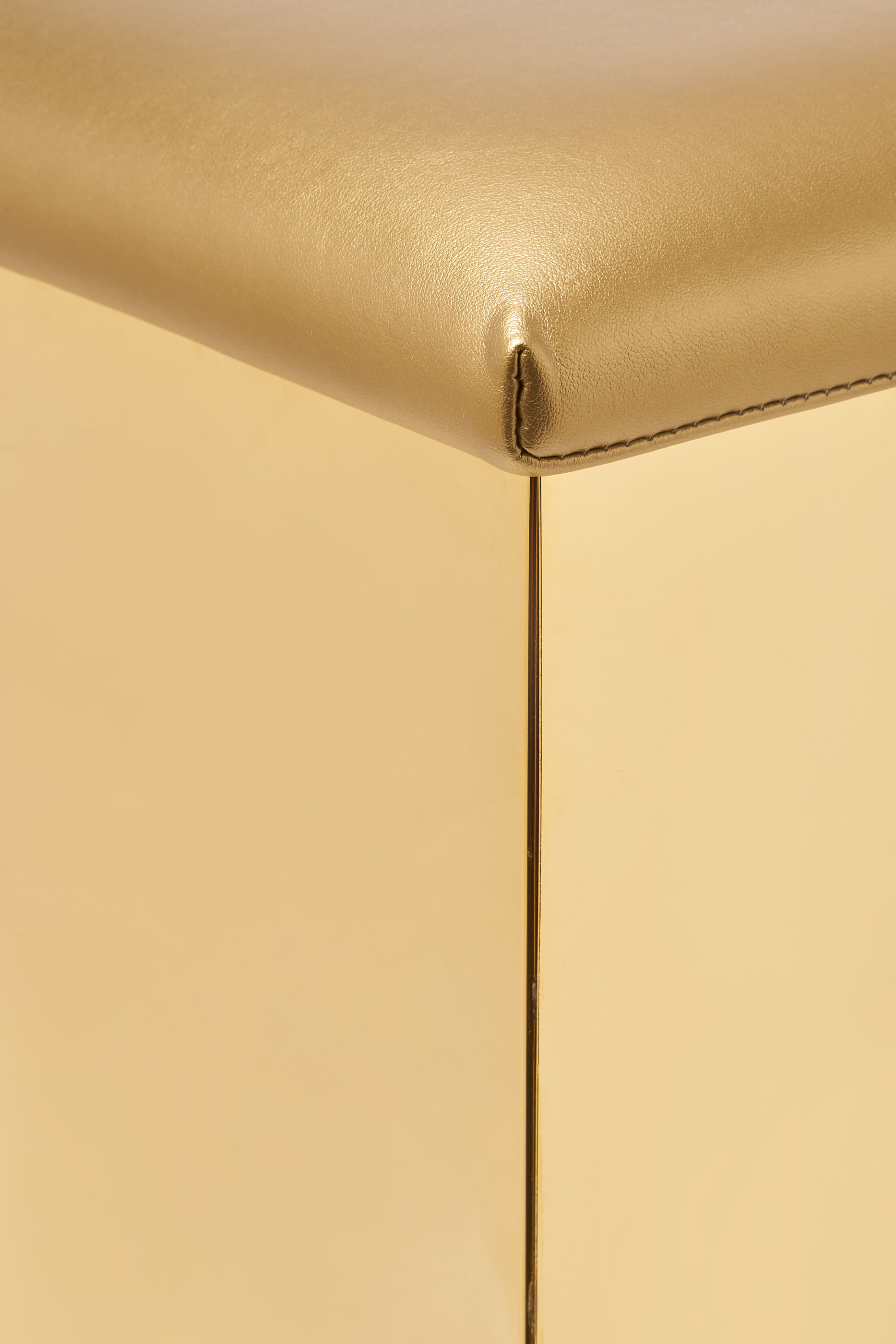 Laundry Bin With Closing Seat