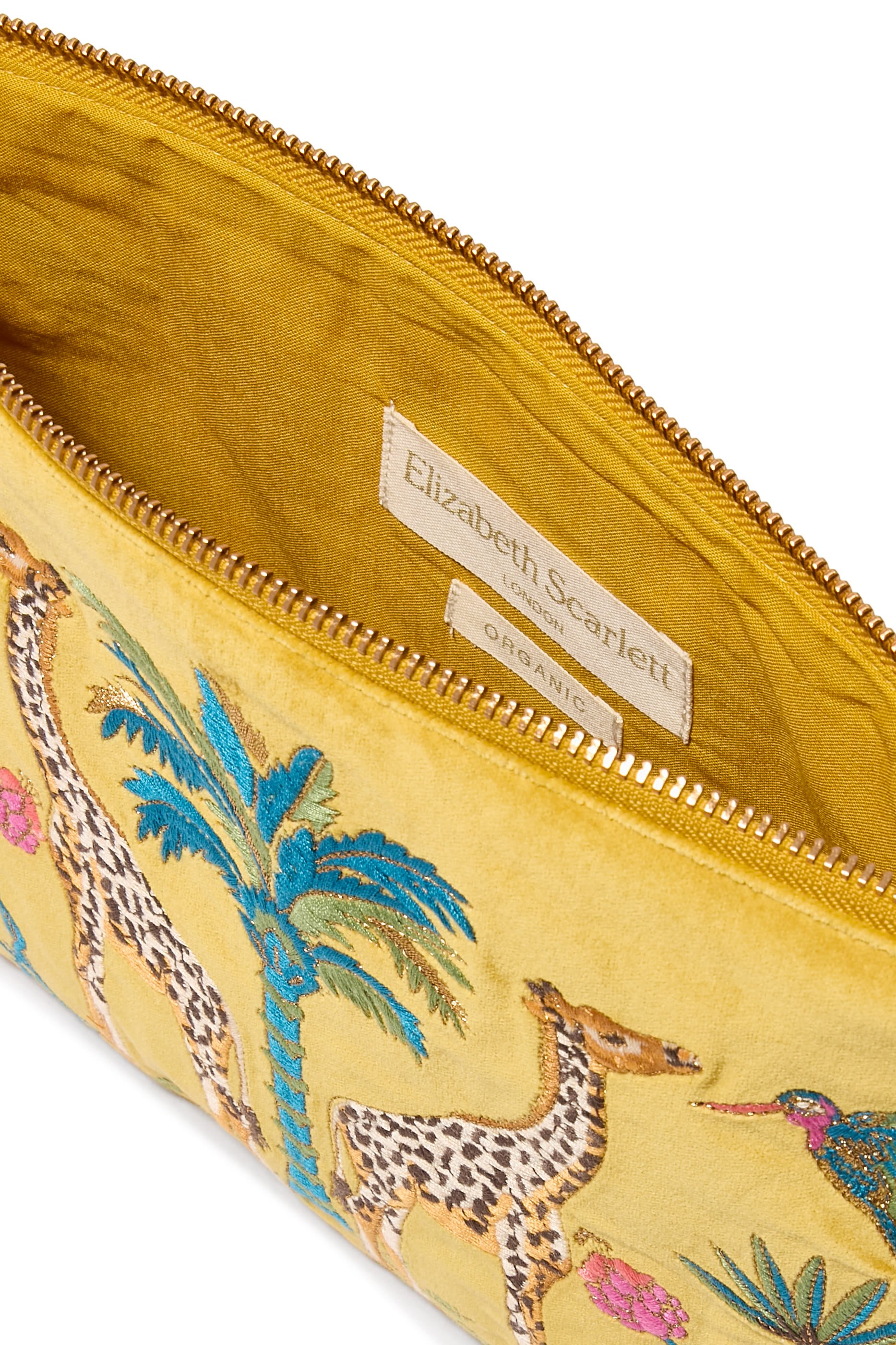 Wild Giraffe Palm Everyday Pouch