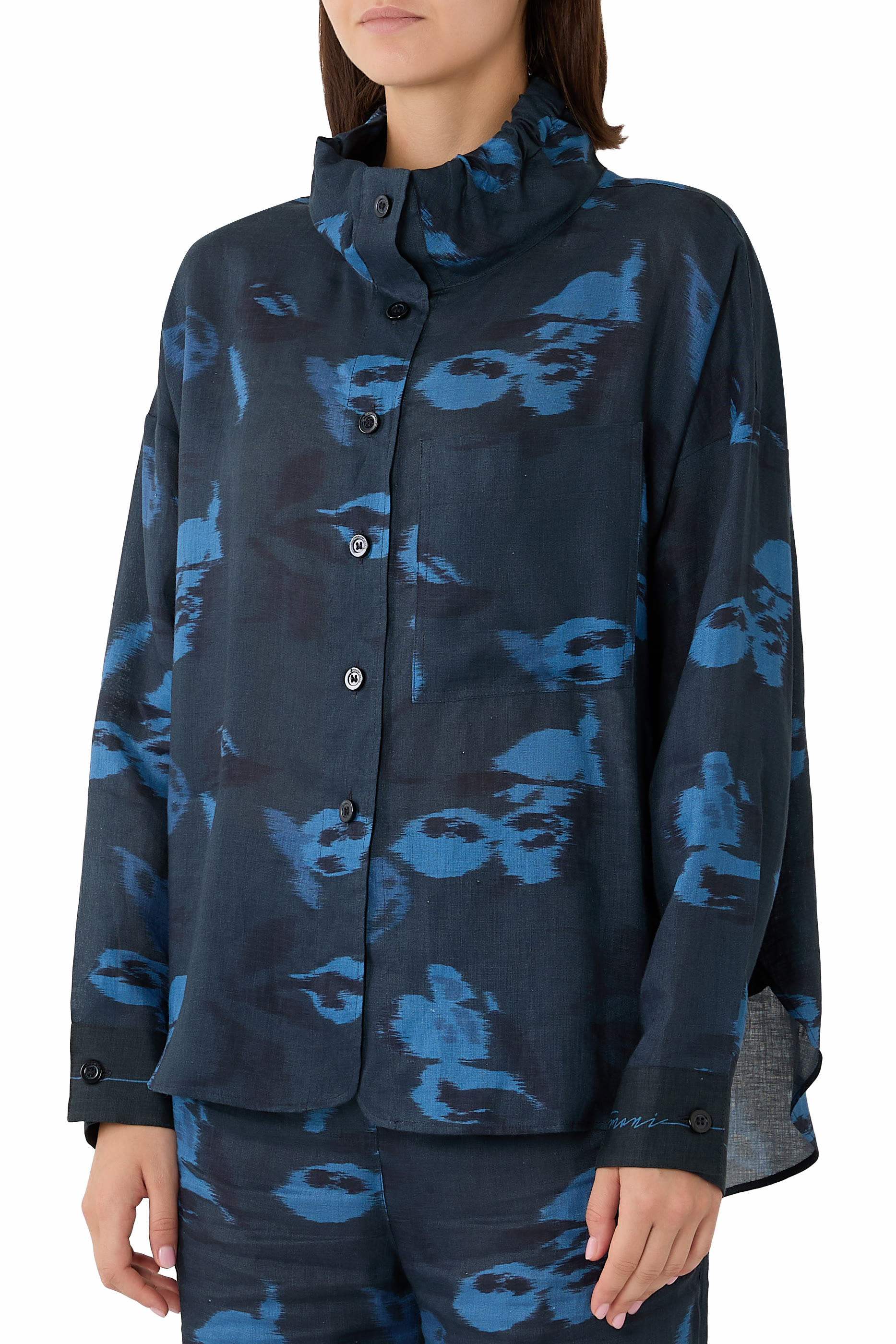 Chin&eacute; Flower Print High-Collar Shirt