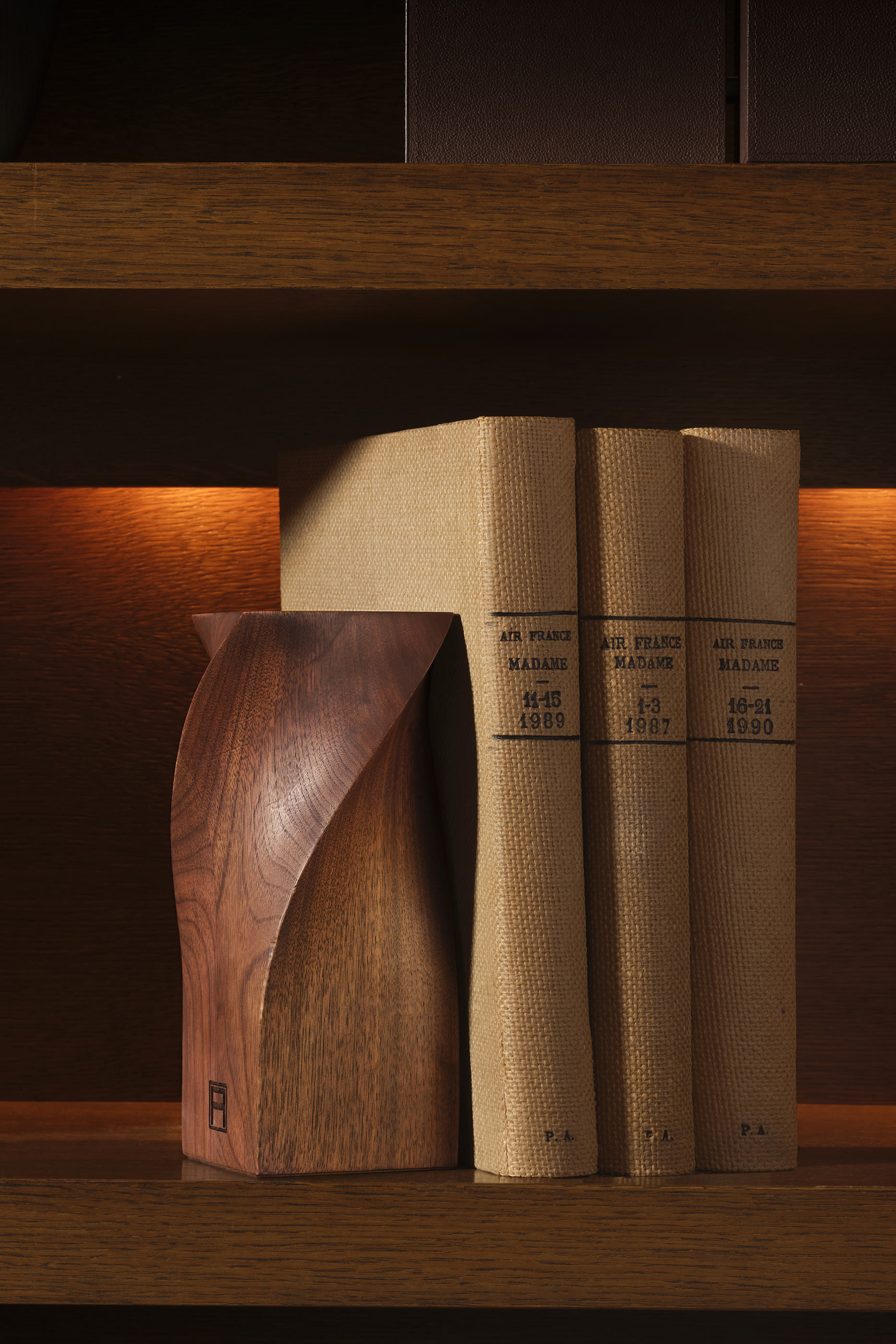 Twist Bookend – Wood