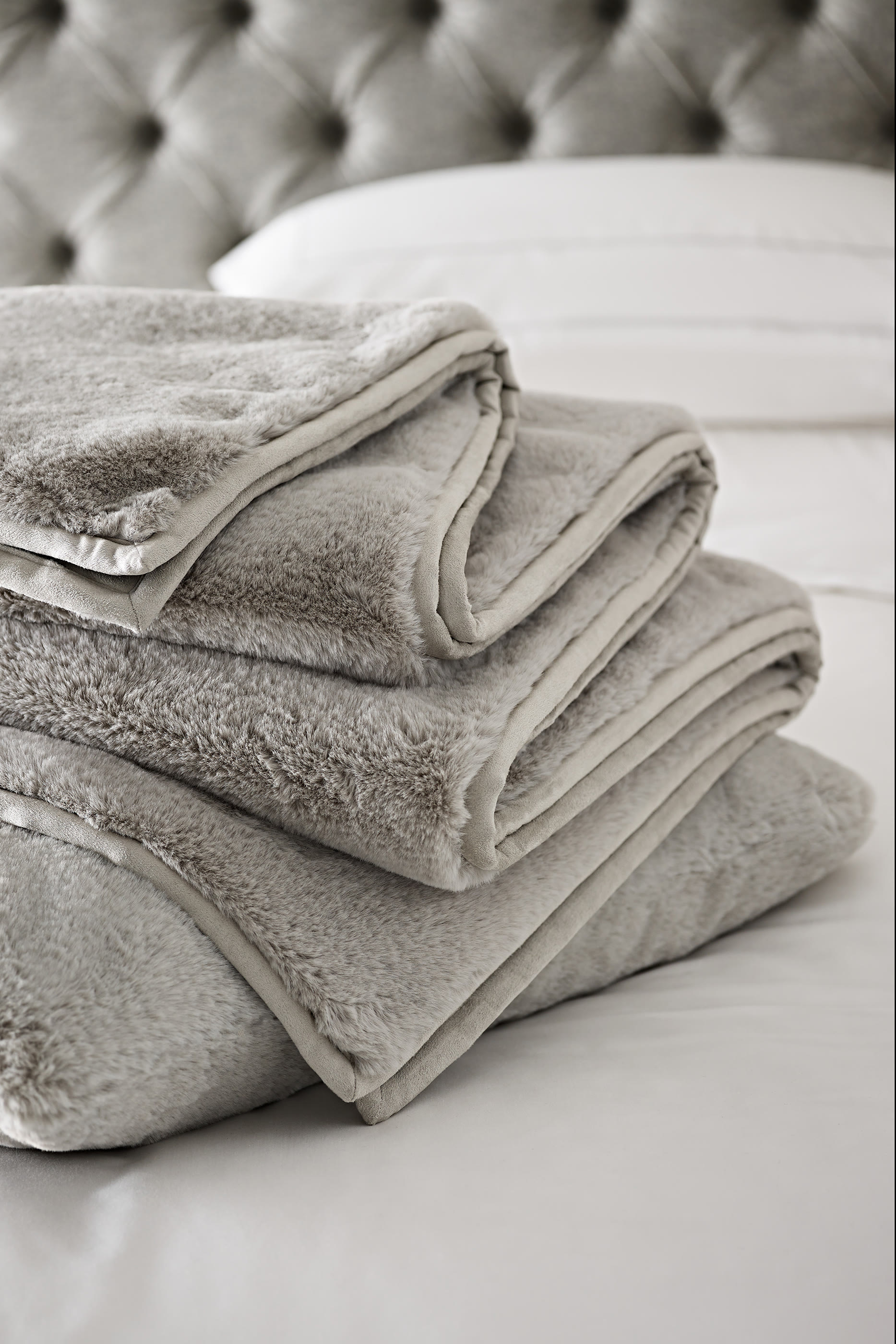 Super Soft Faux Fur Throw