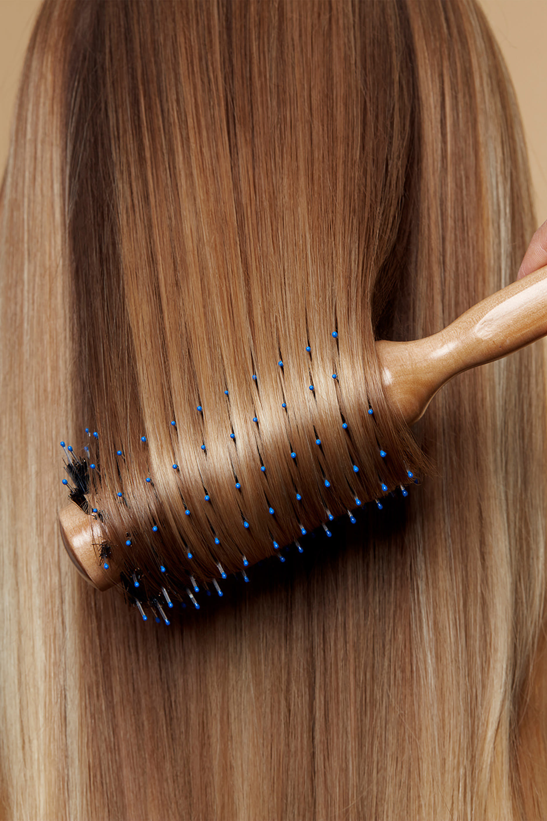 The Blow-Dry Brush N°1