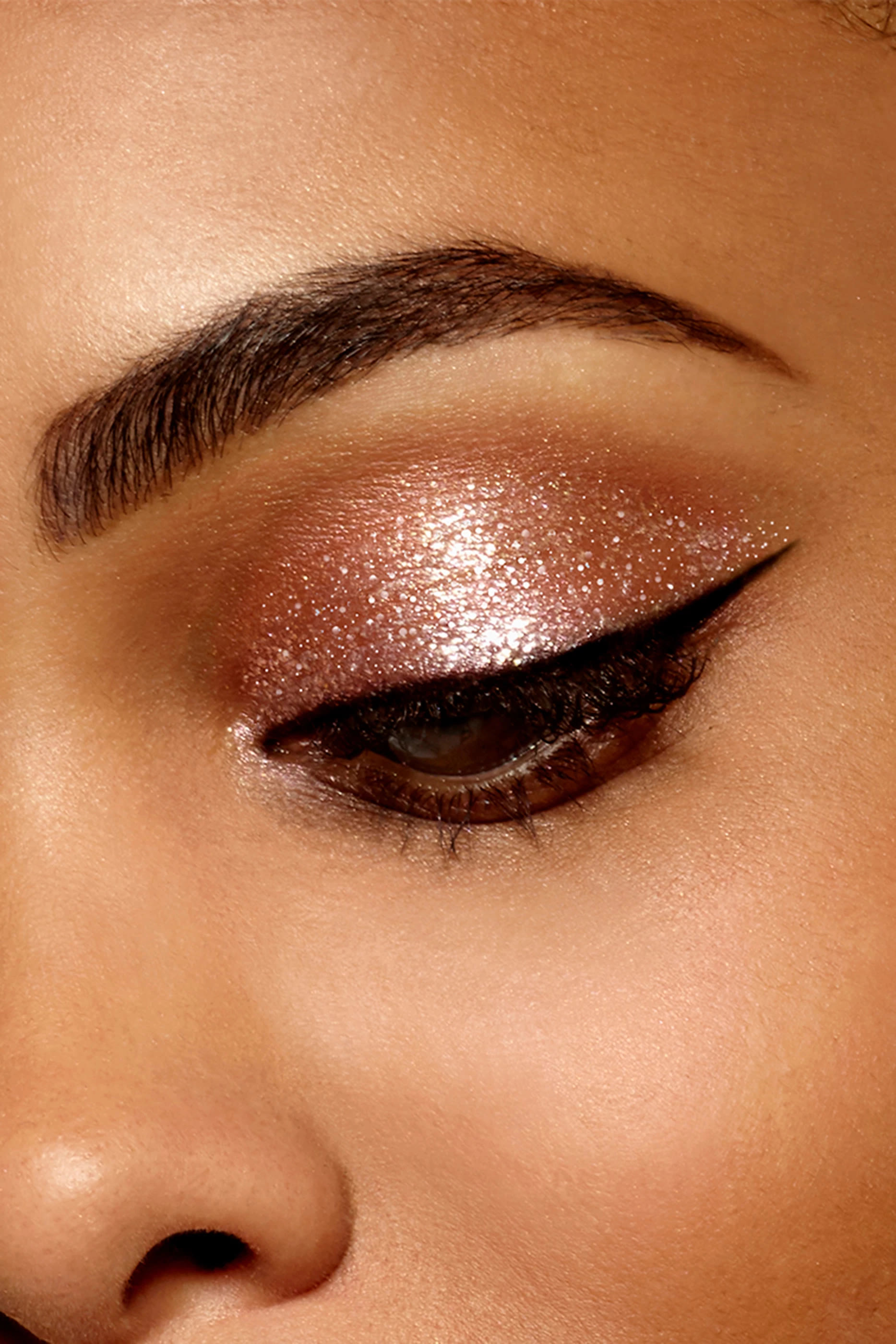 Glitter & Glow Liquid Eye Shadow