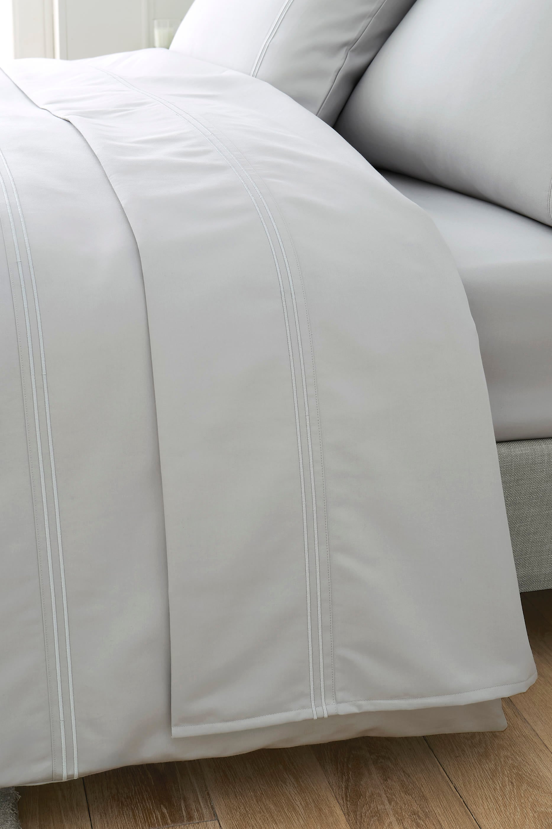 1200 Thread Fitted Sheet