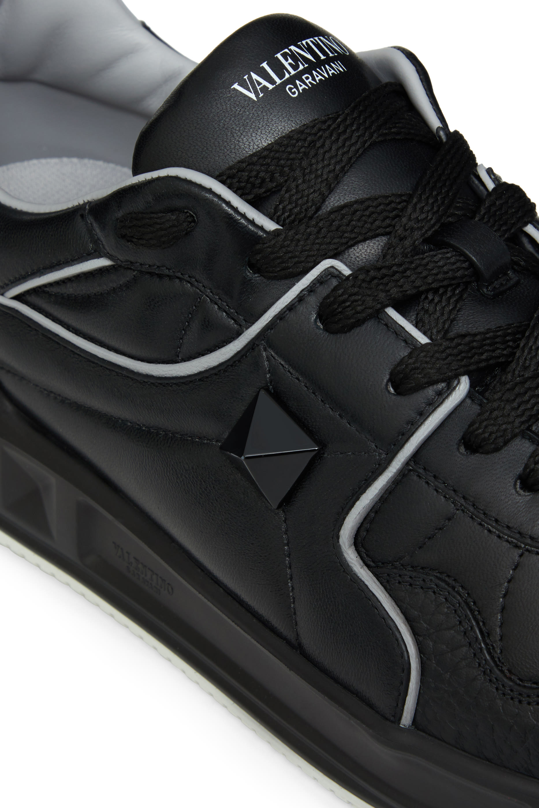  One Stud Low-Top Sneakers