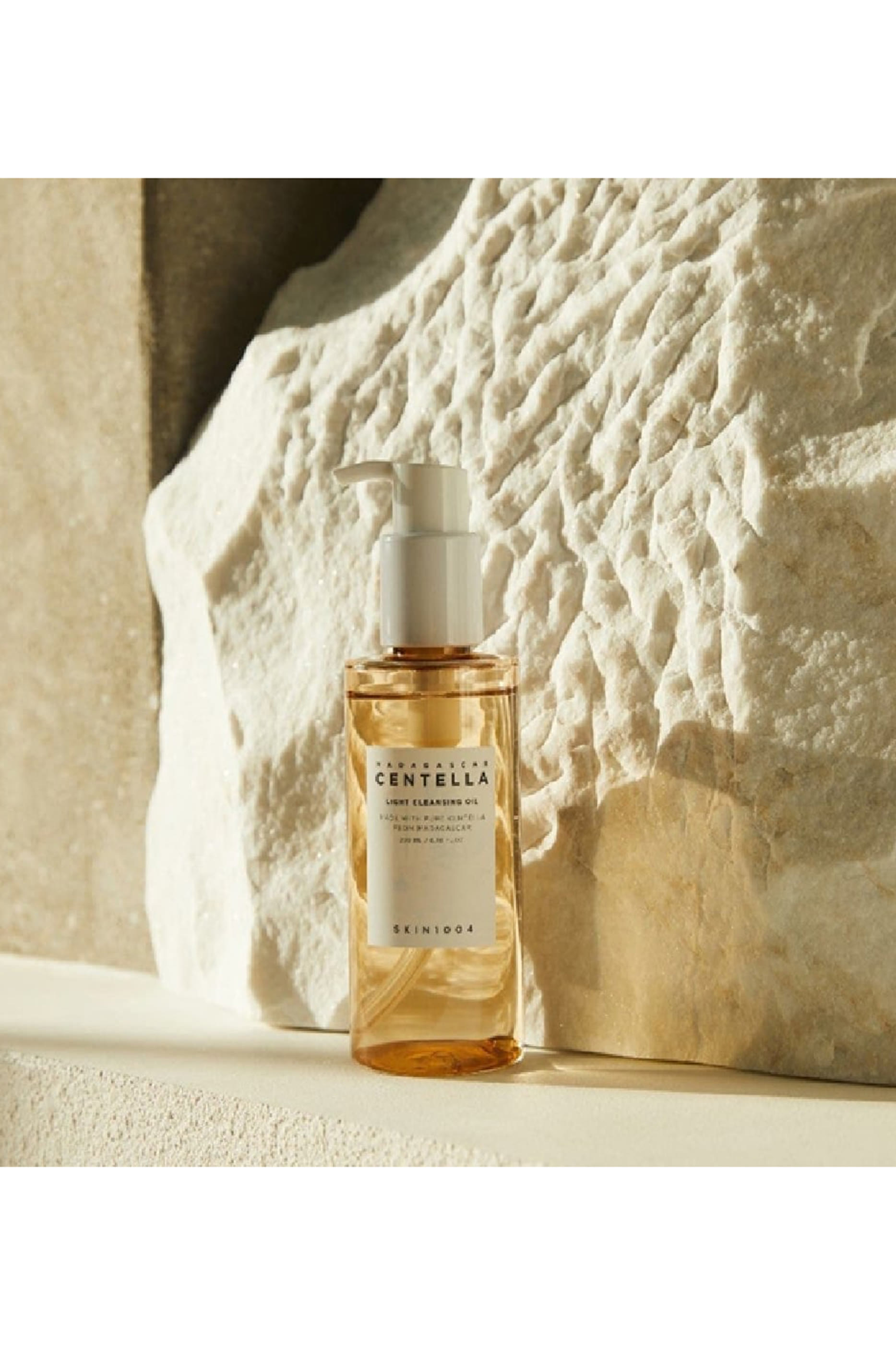  Madagascar Centella Light Cleansing Oil Makeup Remover