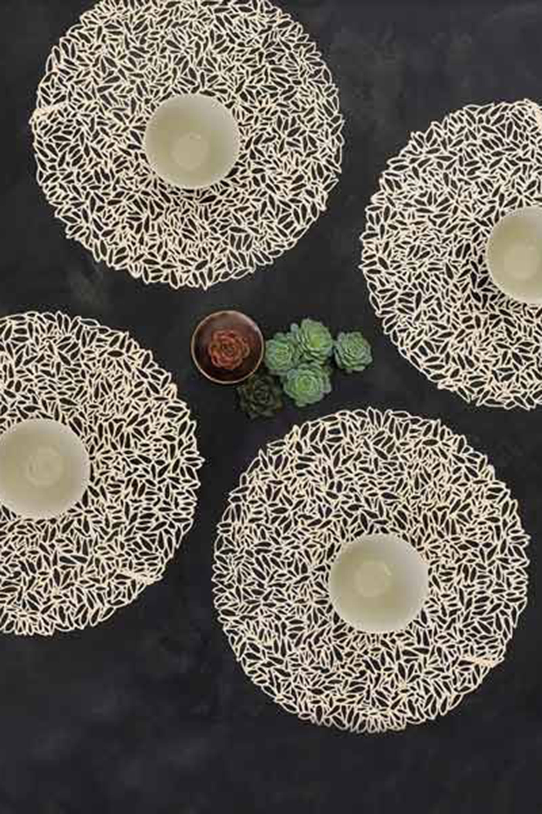 Pressed Vinyl Petal Round Placemat