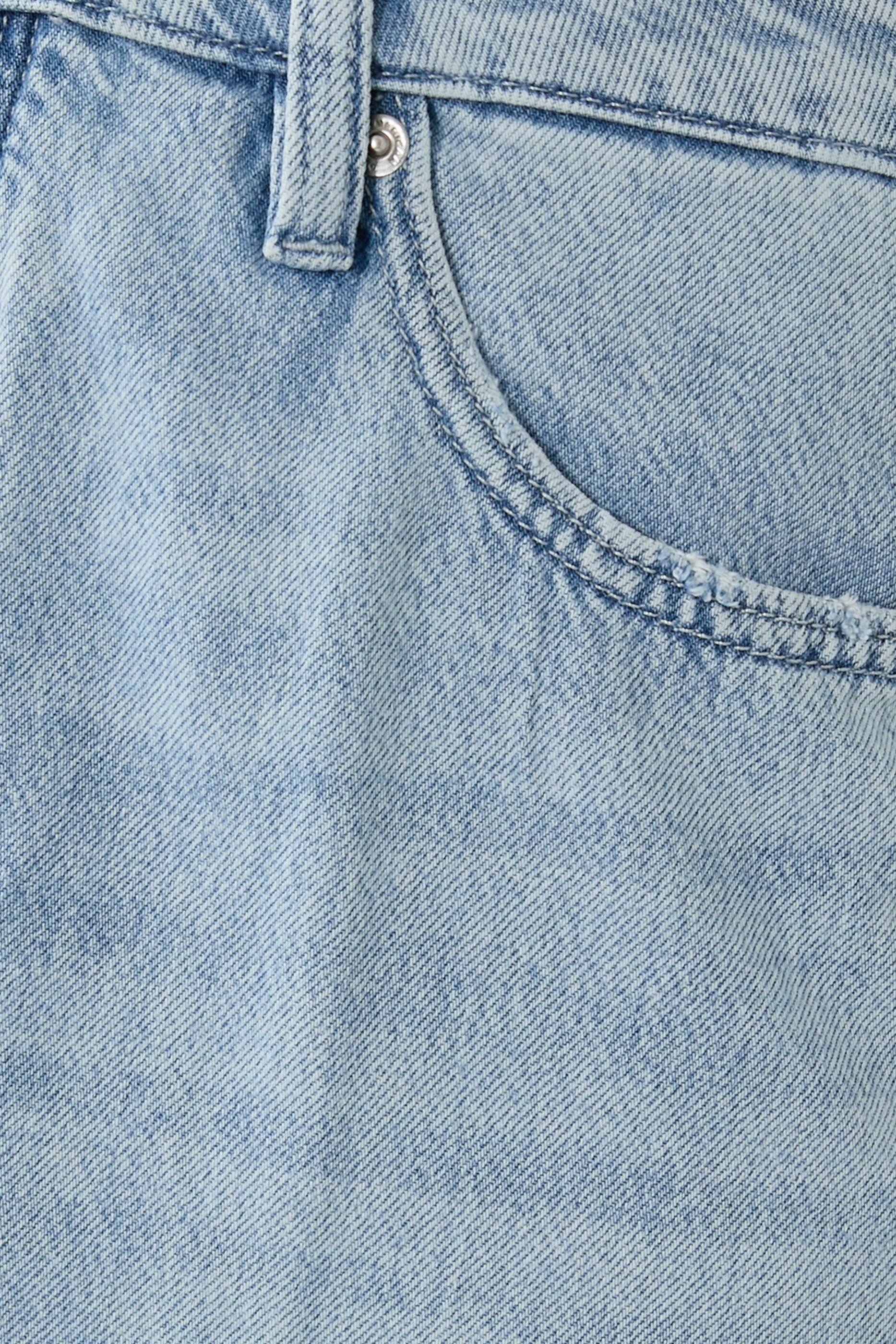 Weightless Wide Jeans