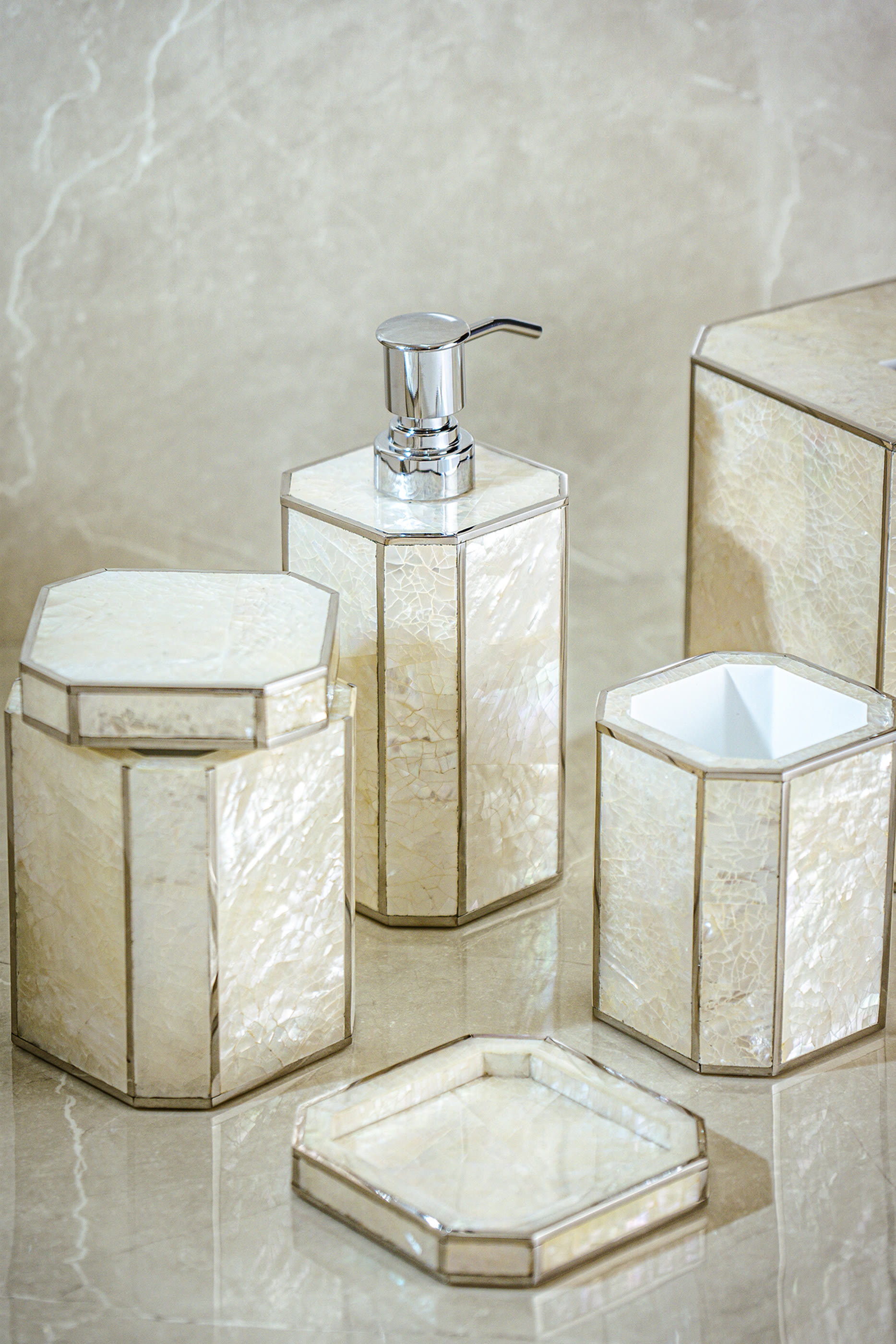 Crackled Mop Shell Liquid Dispenser