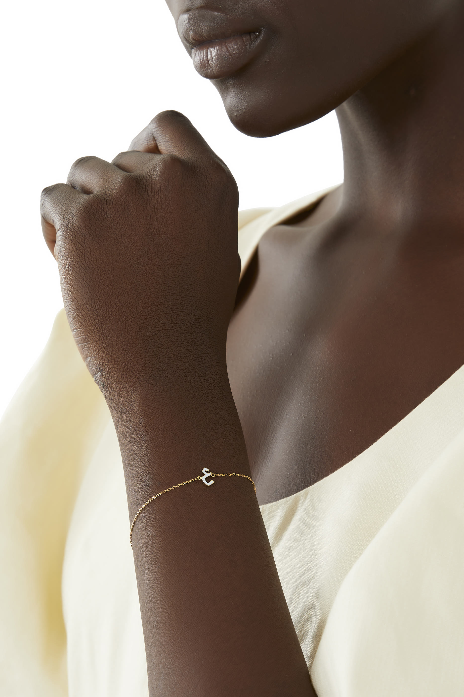 Ein Letter Bracelet, 18k Yellow Gold