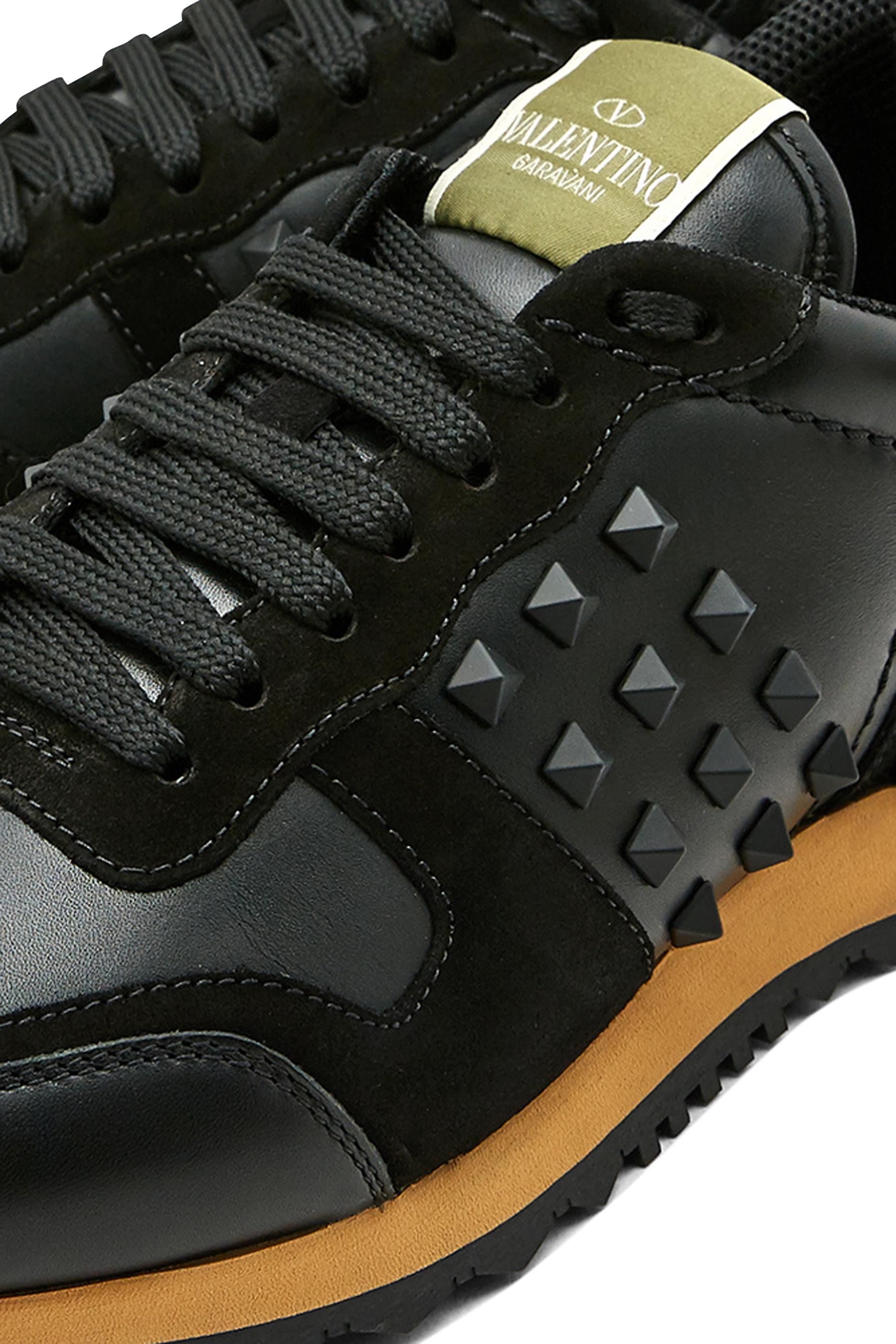 Solid Rockstud Runners