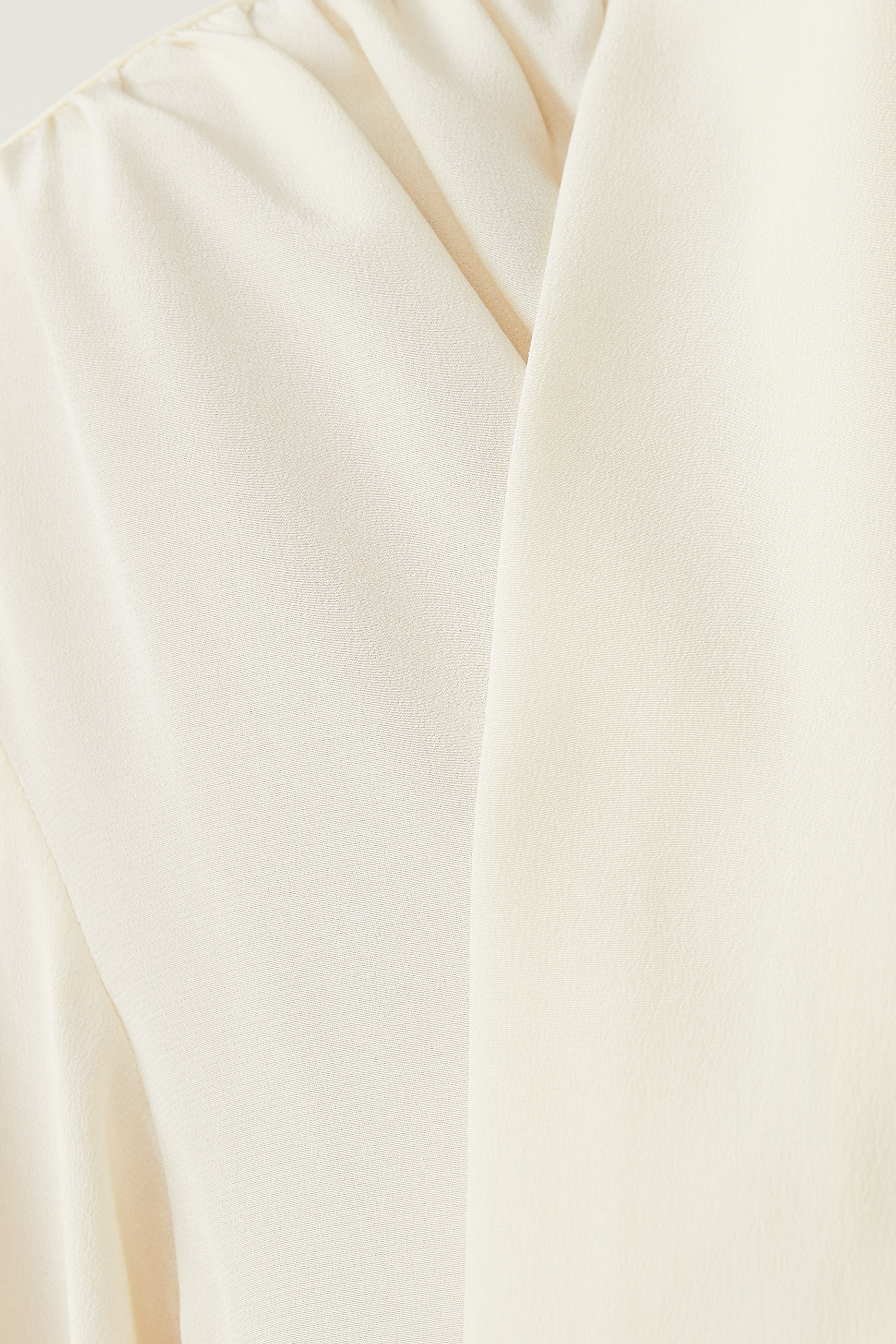 Cr&ecirc;pe Satin Shirt With Neck Tie