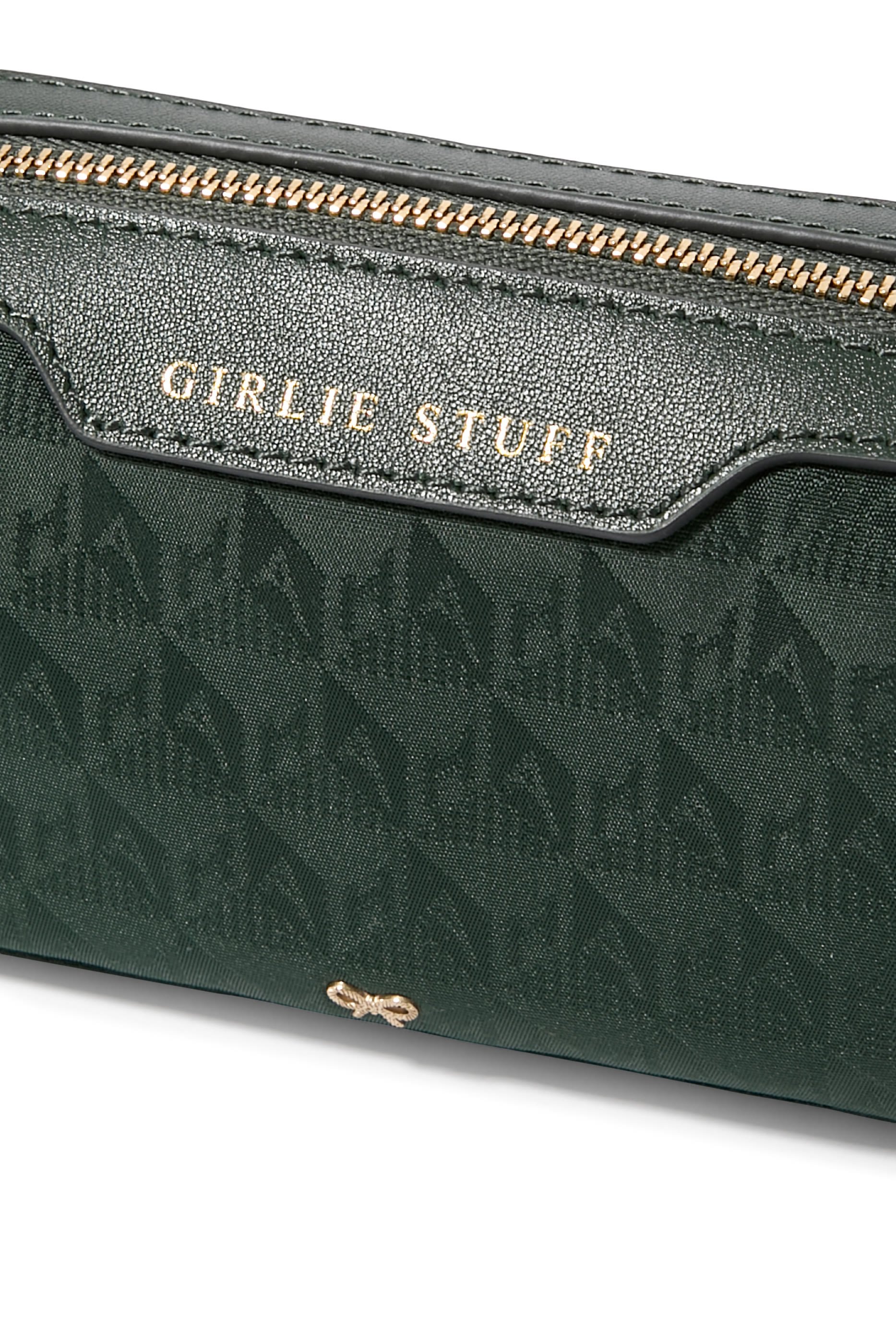 Logo Girlie Stuff Pouch