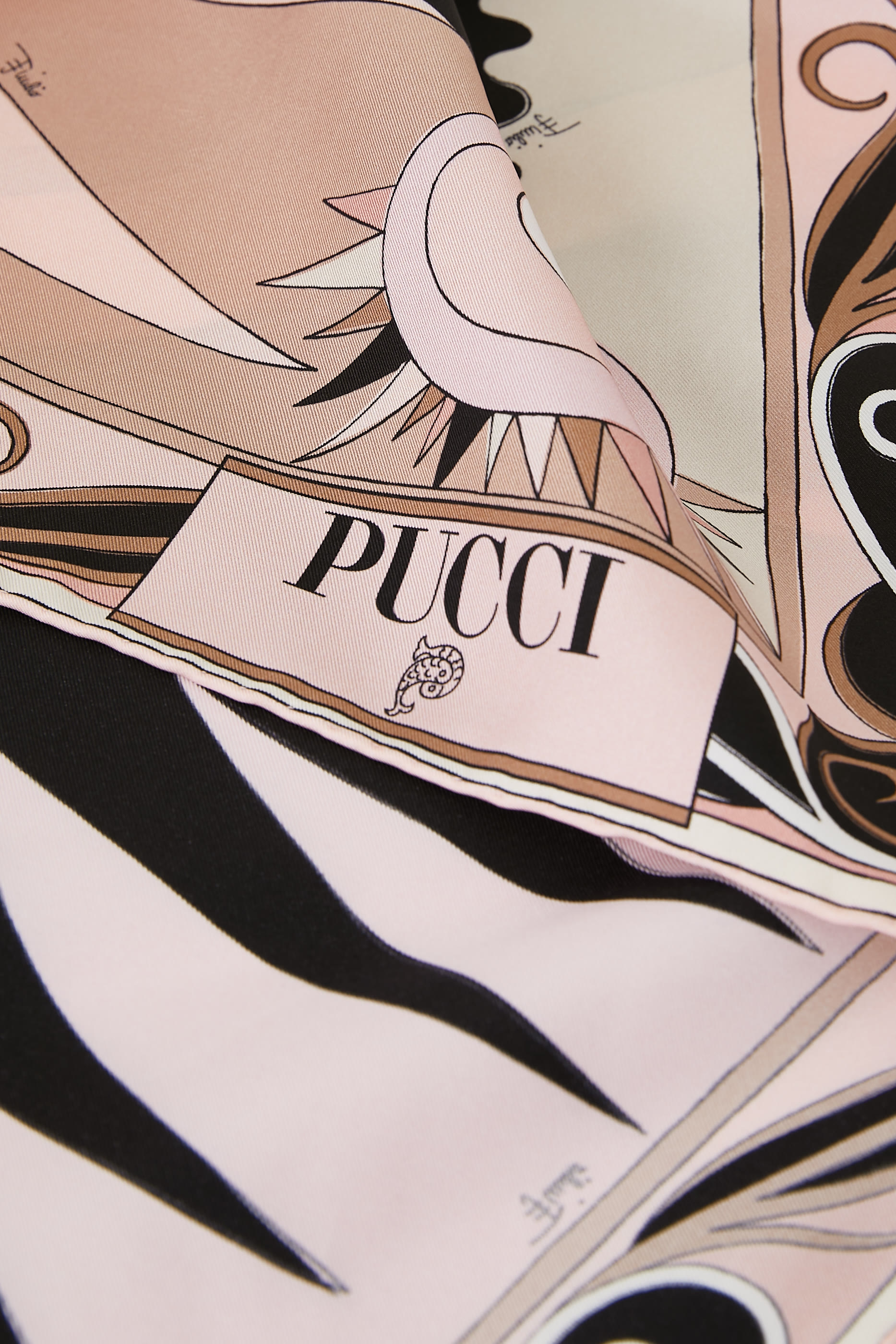 Stella Print Silk-Twill Carr&eacute;