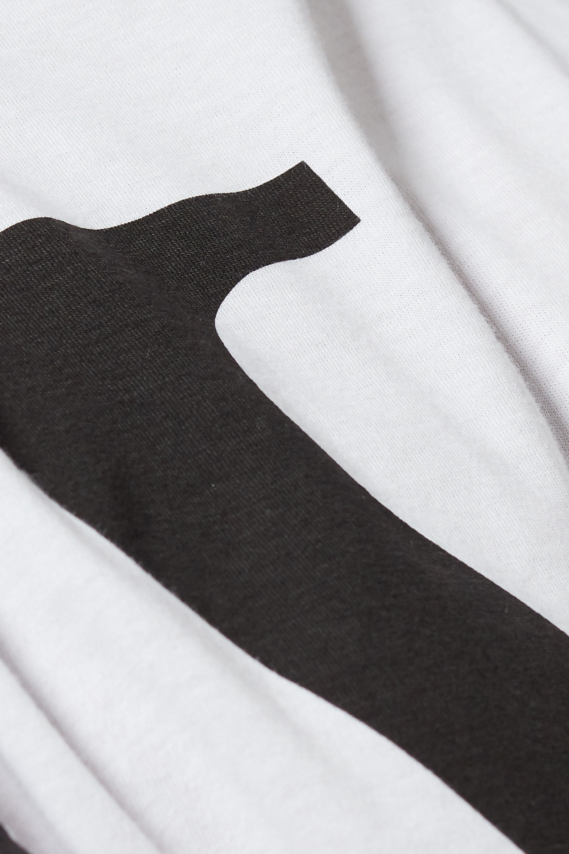 V Logo Print T-Shirt