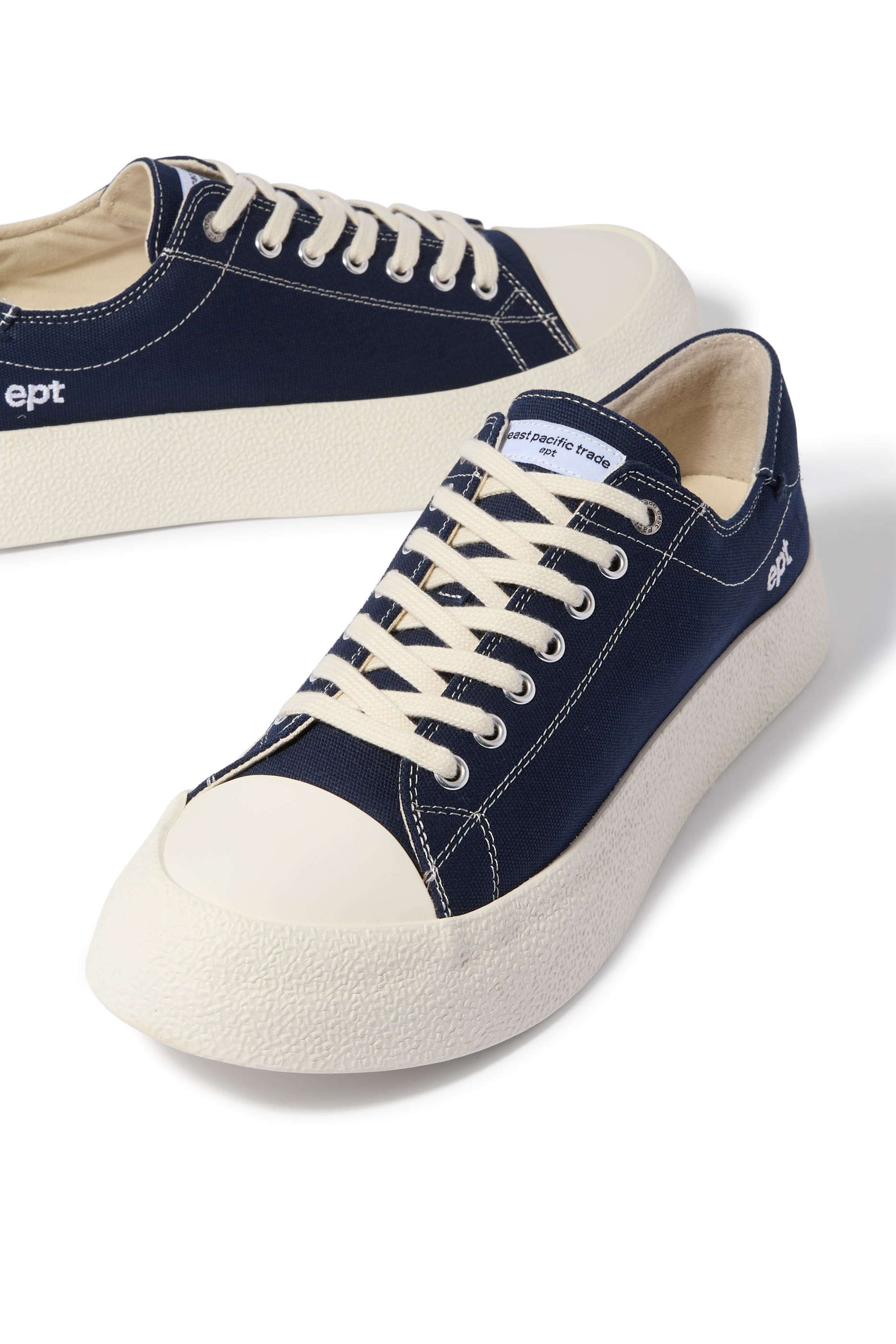 Dive Low-Top Sneakers