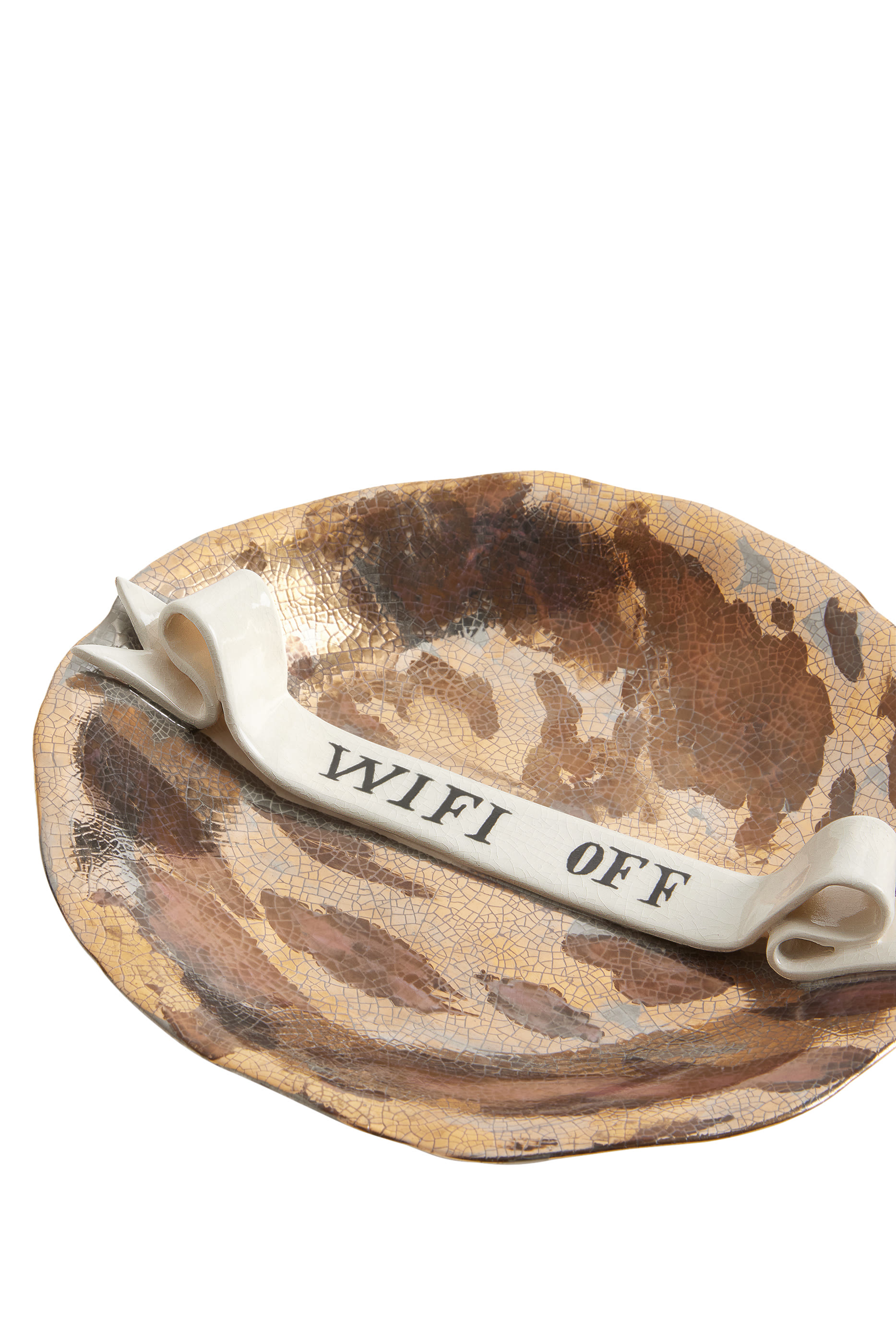 Ruan Hoffmann Plate with Ribbon Wifi Off