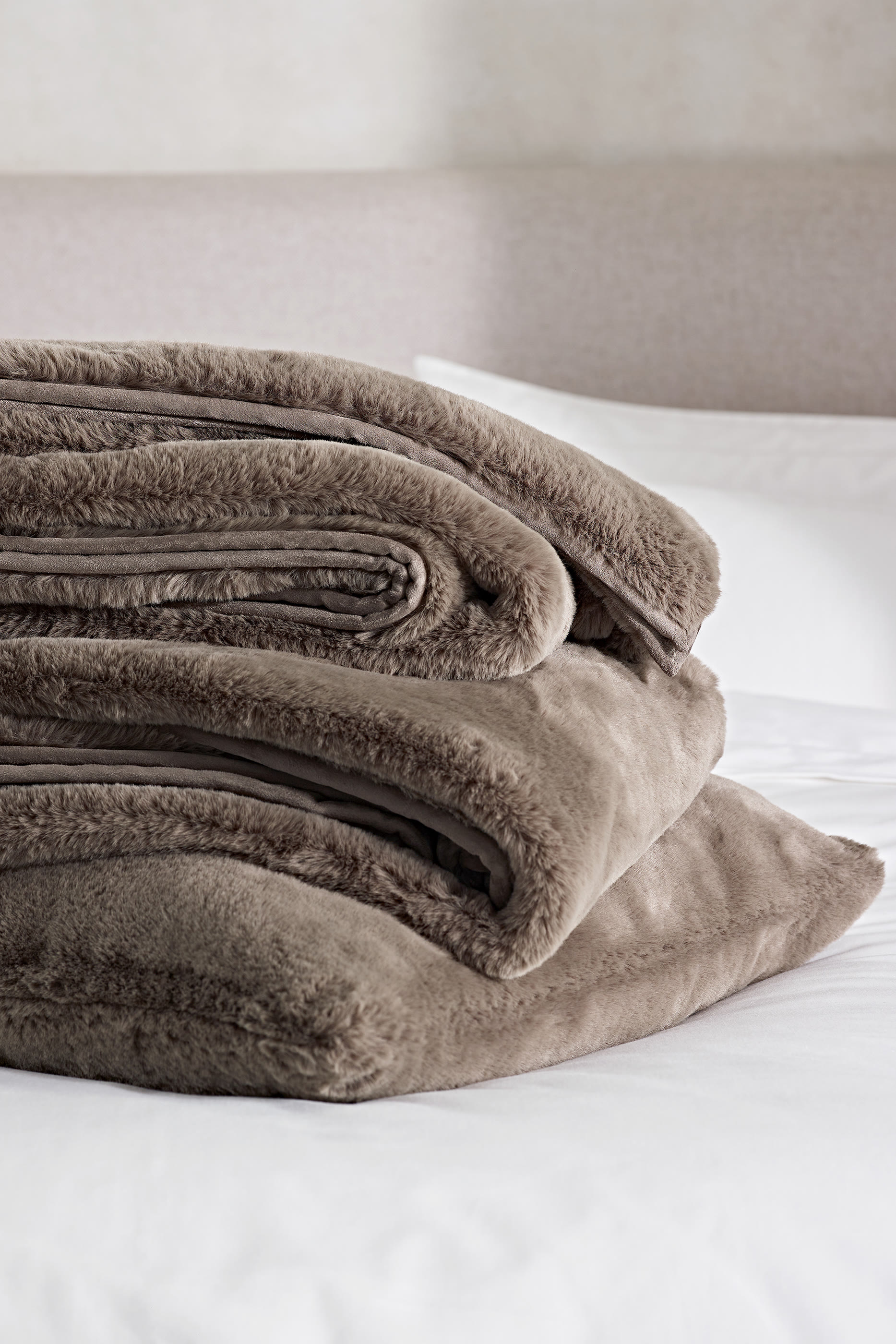 Super Soft Faux Fur Throw