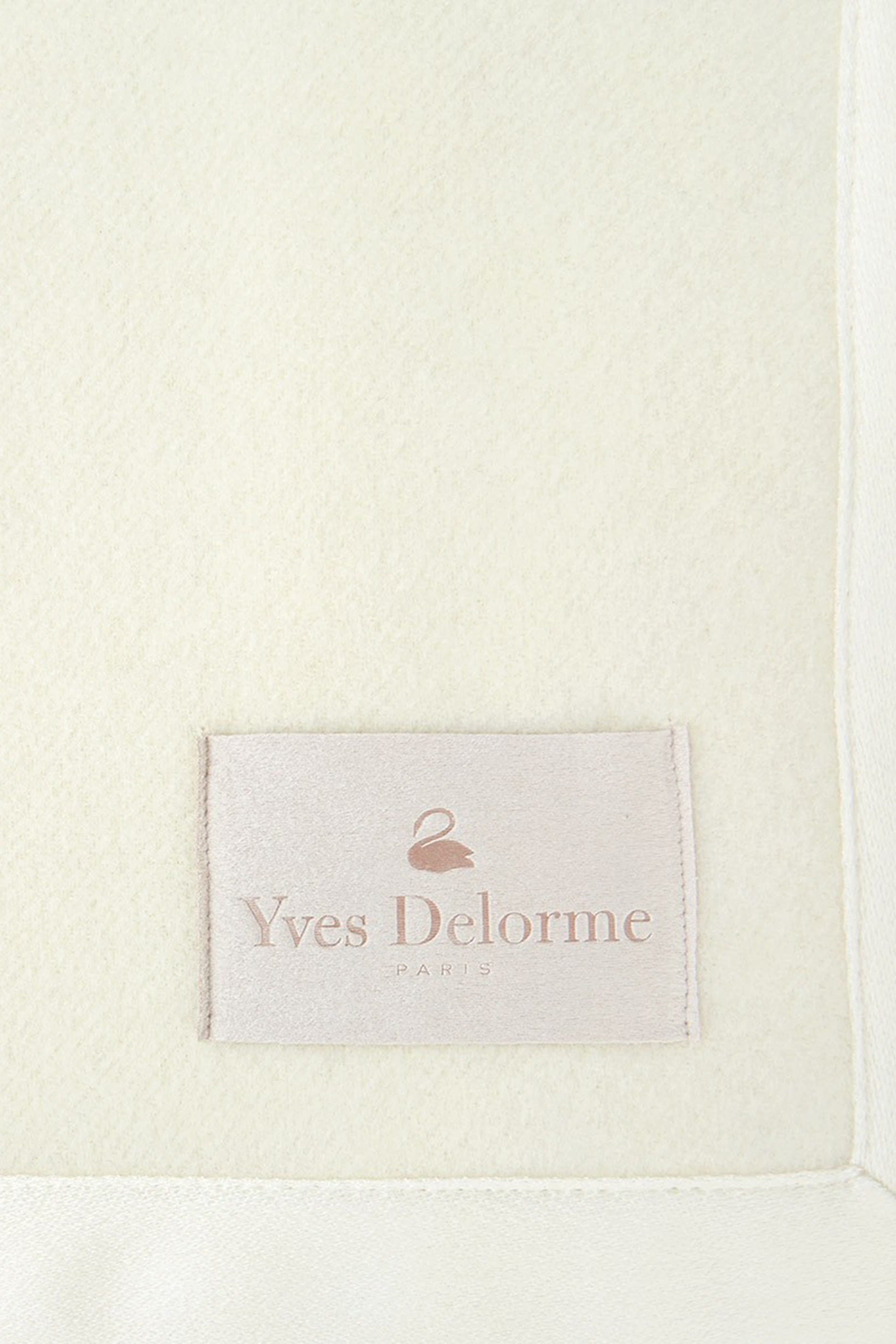 Duchesse Nacre Blanket