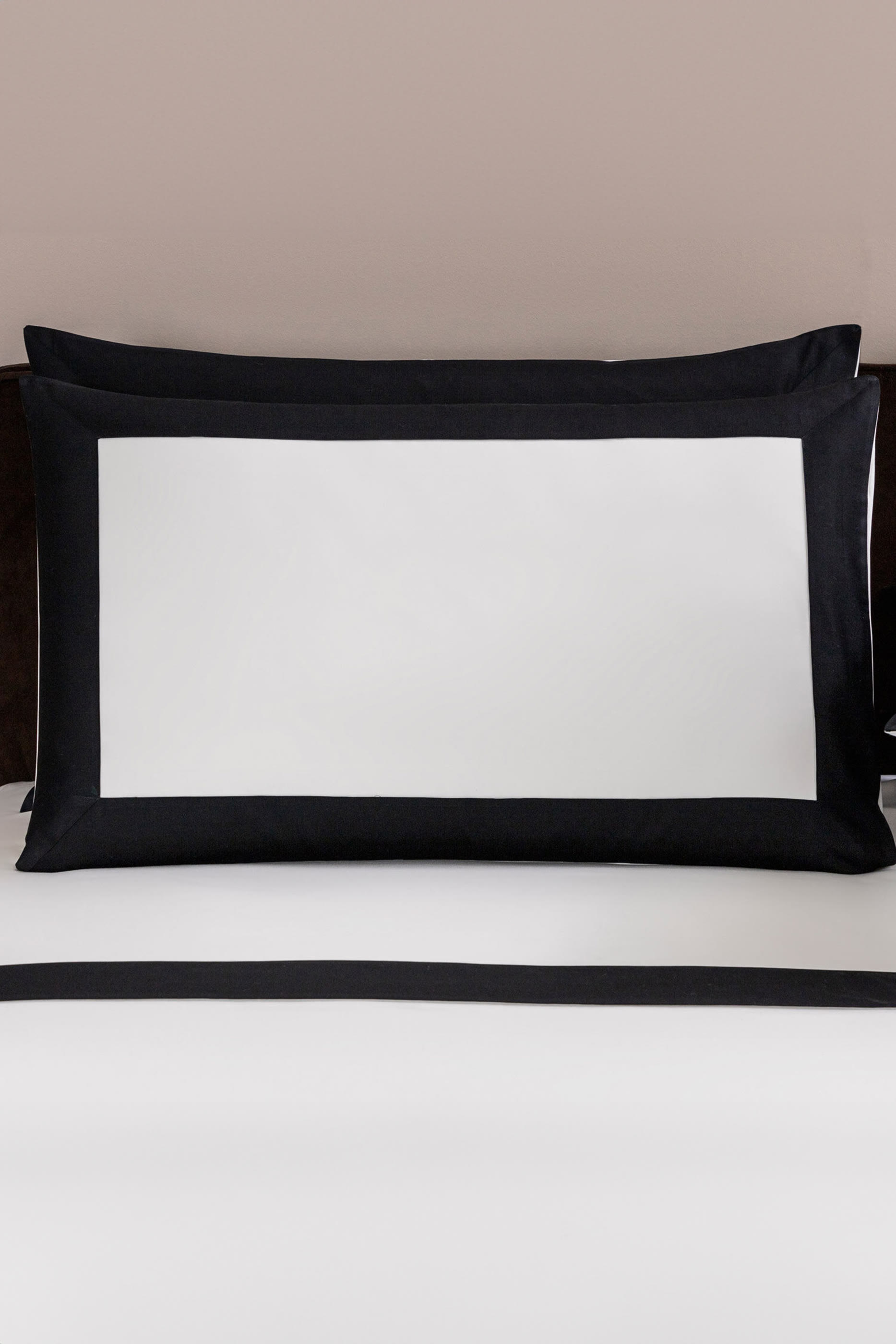 Bold Nero Pillowcase