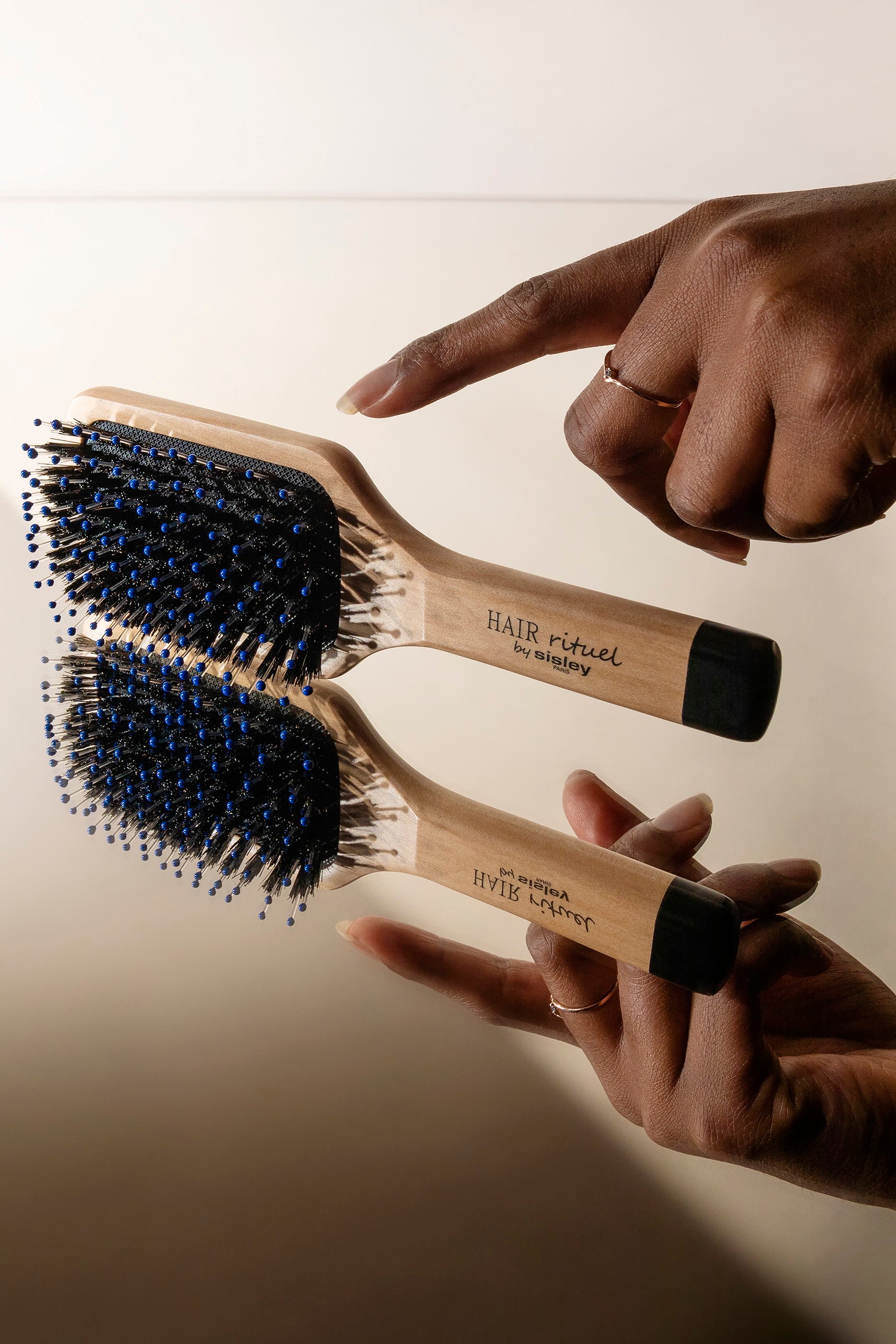 The Shine & Softness Pocket Brush