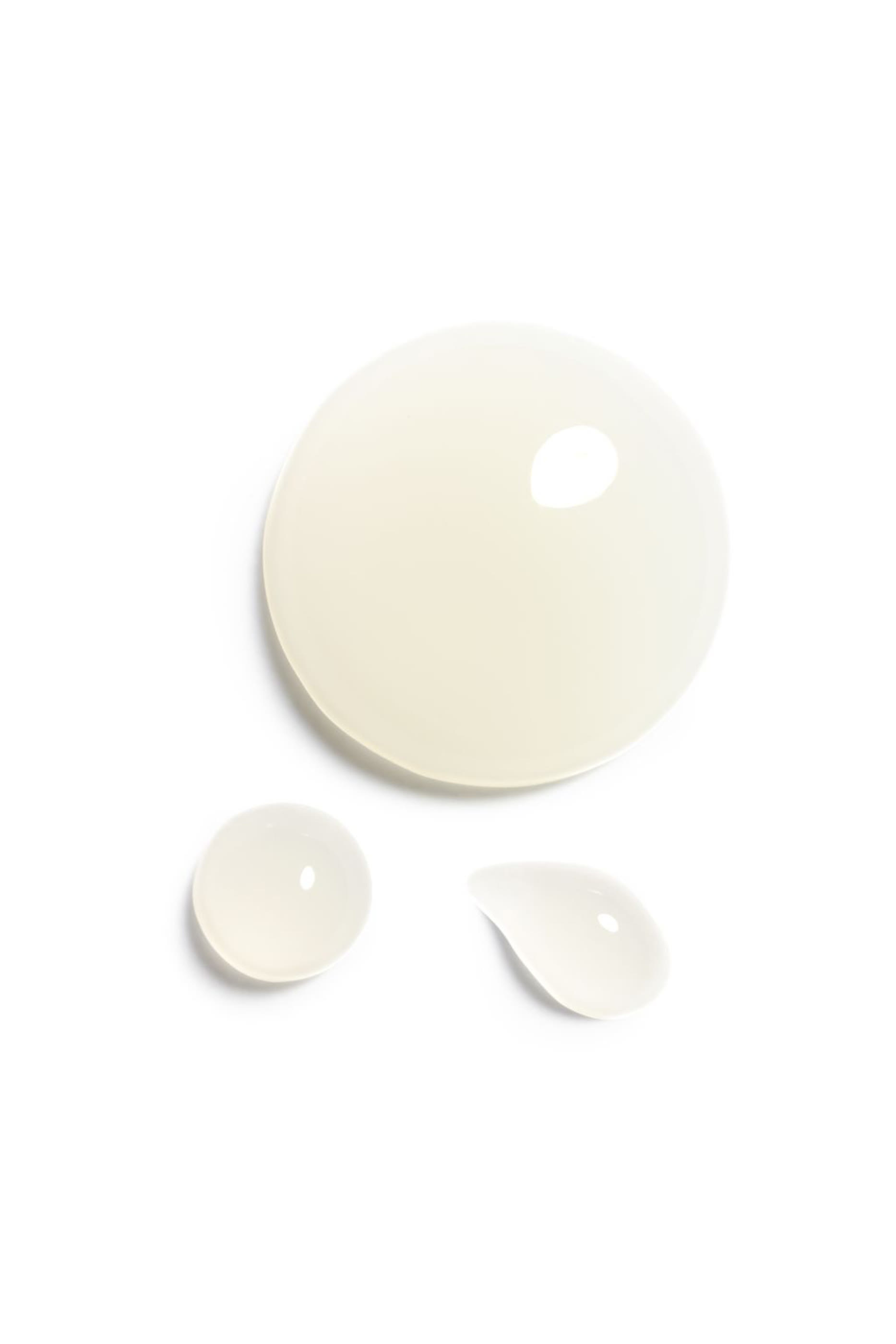 N&deg;1 DE CHANEL REVITALISING SERUM Prevents And Corrects The Appearance Of The 5 Signs Of Aging