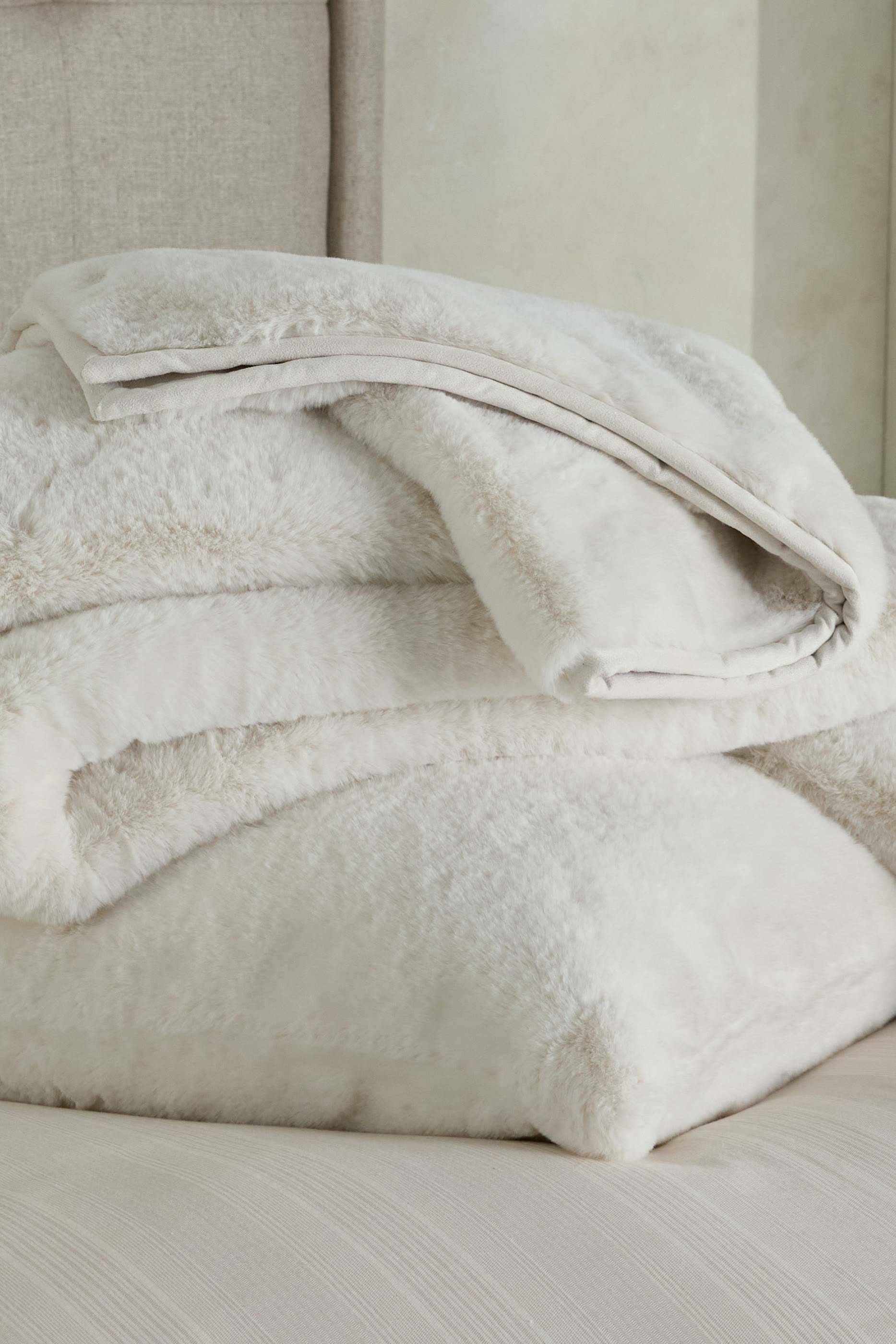 Super Soft Faux Fur Throw