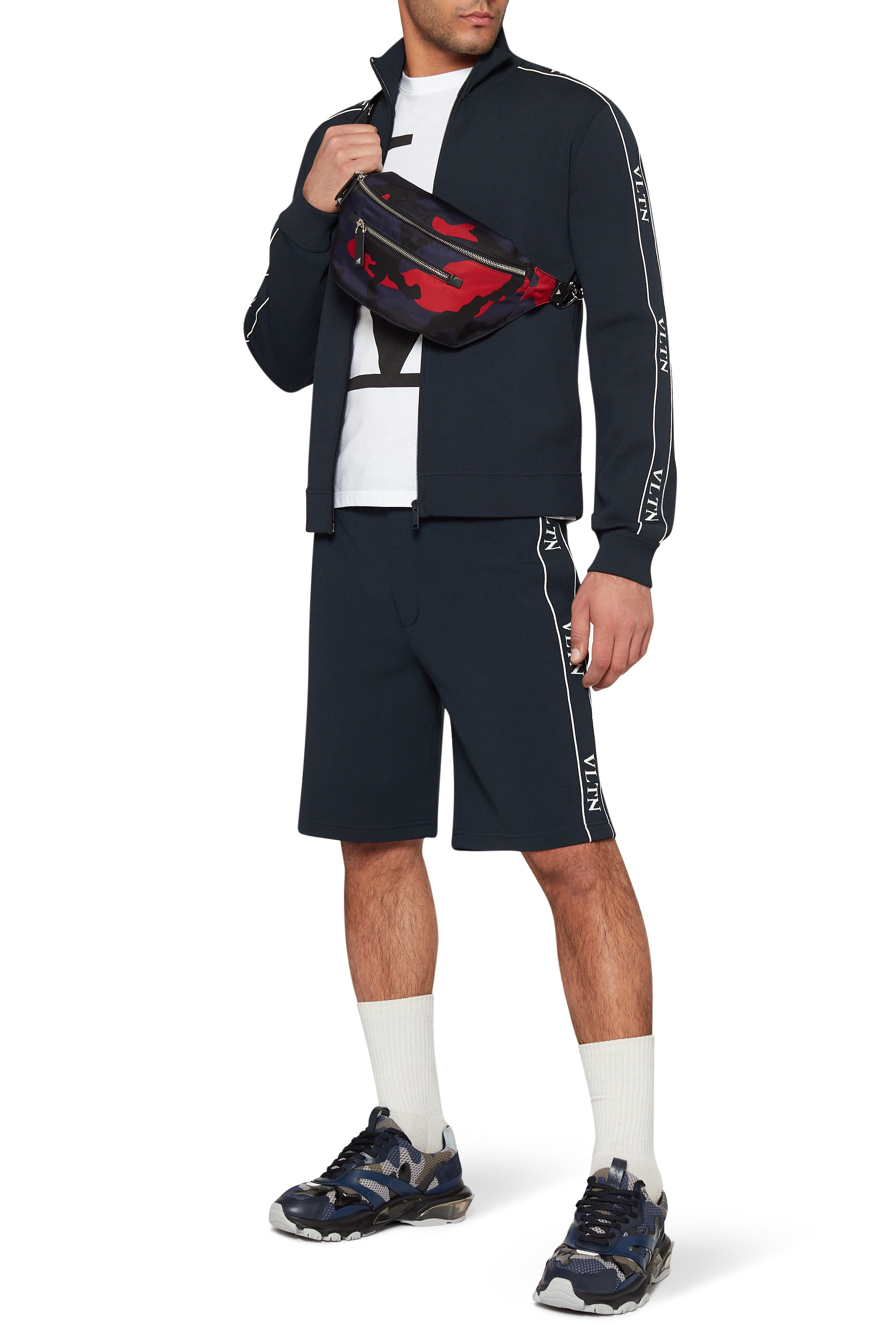 V Logo Print T-Shirt