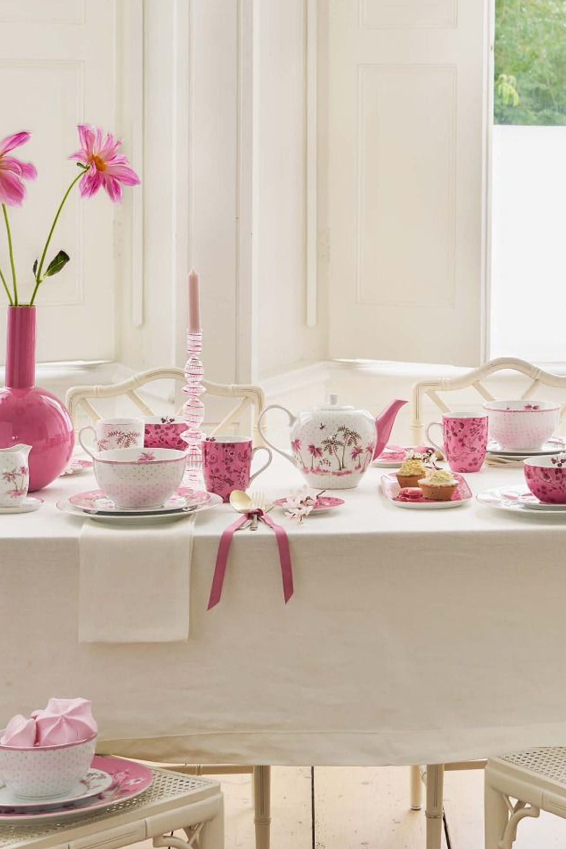 Jolie Dots Cups & Saucers Set