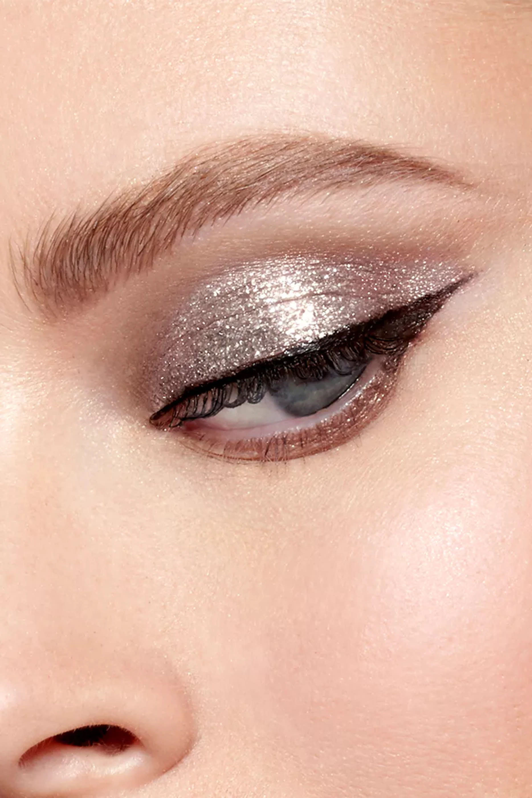 Glitter & Glow Liquid Eye Shadow